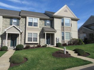 614 Royal View Dr, Lancaster, PA 17601