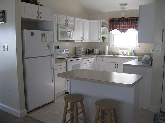4th image of 846 E 7th St