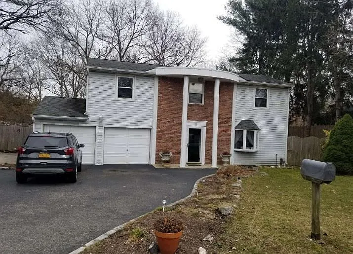 15 Beach Ave — Photo 1