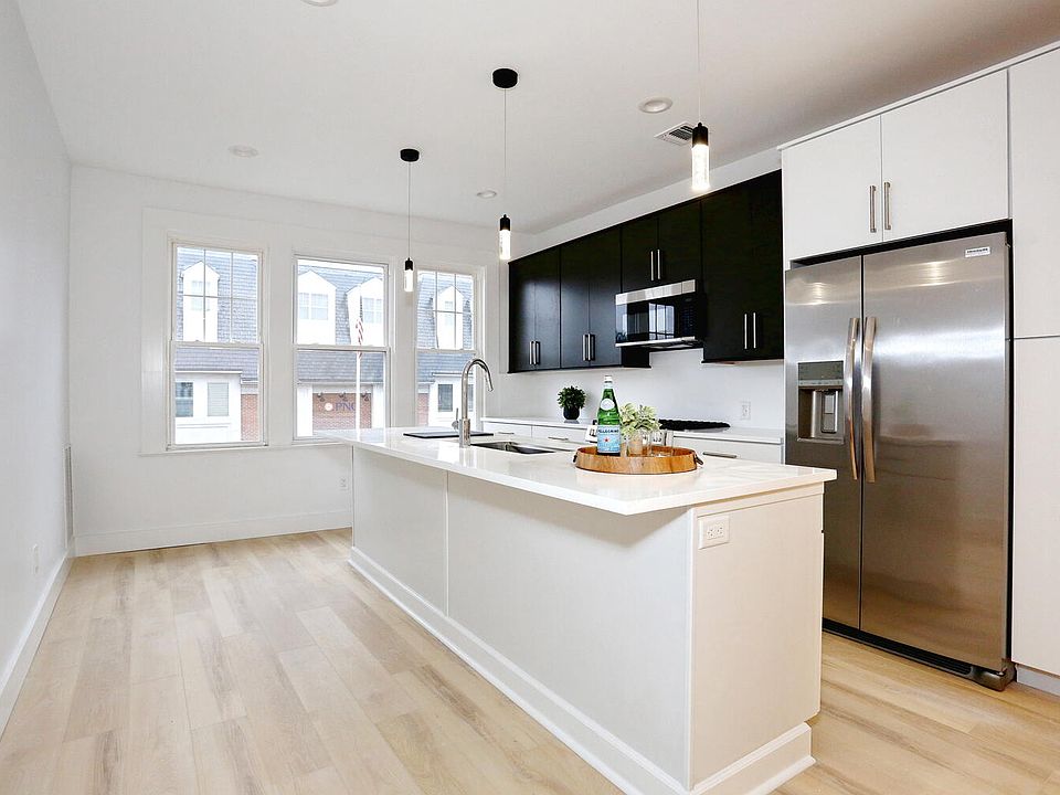 Kitchen/Fits 4 Barstools