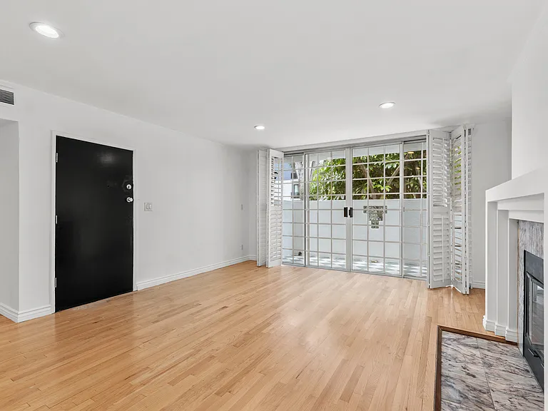 4217 Whitsett Ave #1 — Photo 2