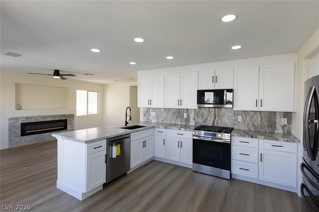4 bed, 2.5 bath, 1922 sqft, $2,850 — Photo 4