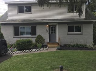 313 Monticello Dr N, Syracuse, NY 13205