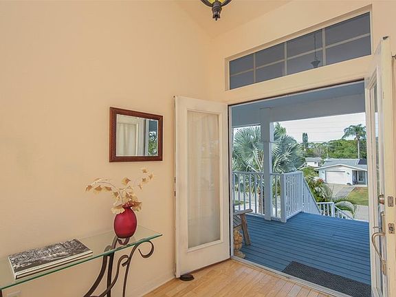 5th image of 941 Suncrest Ln