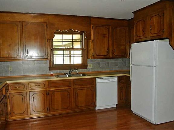 3rd image of 67 Crescent Dr