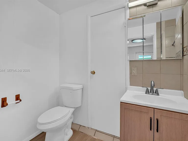 5096 SW 28th Ter — Photo 9