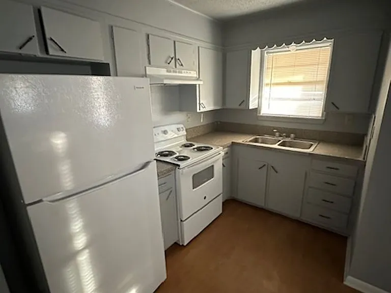 332 Waters St — Photo 3