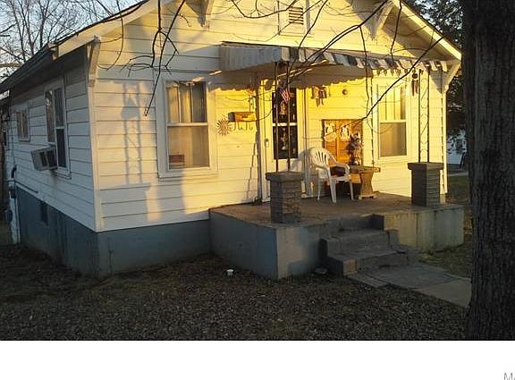 4th image of 701 N Mine St