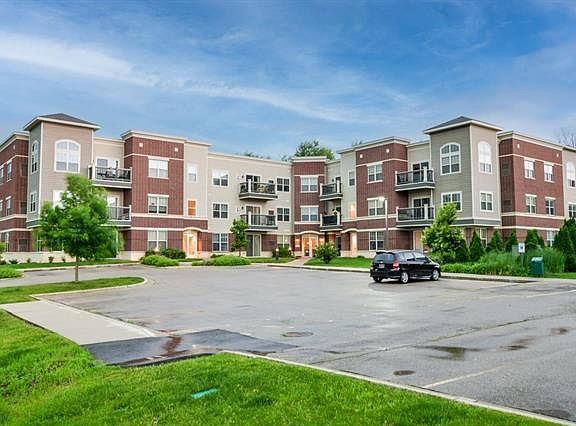 2nd image of 5194 Sassafras Dr #204