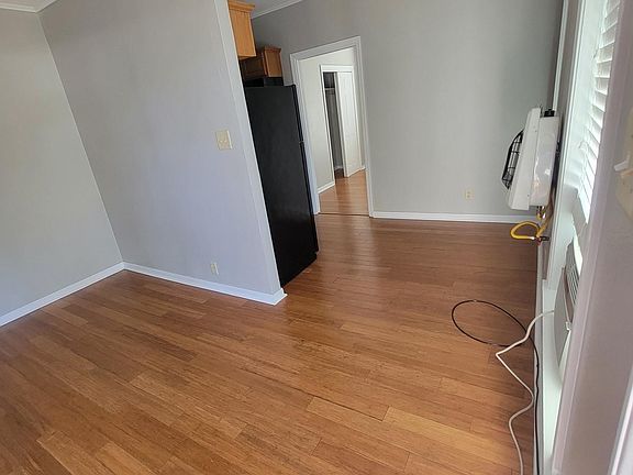 2nd image of 709 7th St APT 5
