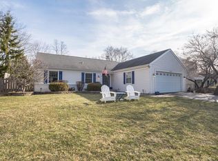 1812 Victoria Rd, Mundelein, IL 60060