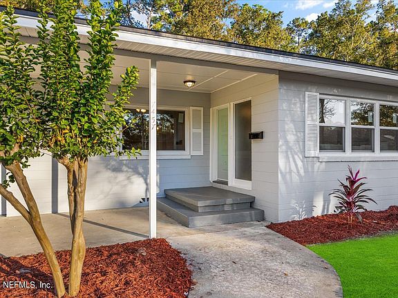 3rd image of 7457 GREENWAY Drive