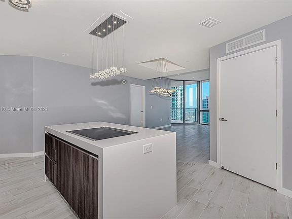 2nd image of 851 NE 1st Ave Unit 4509