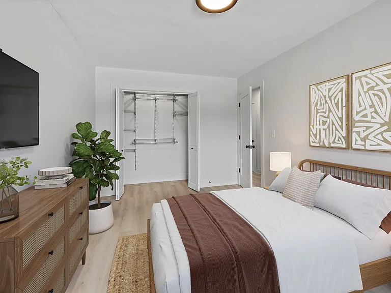 5616 N Washtenaw Ave #305 — Photo 6