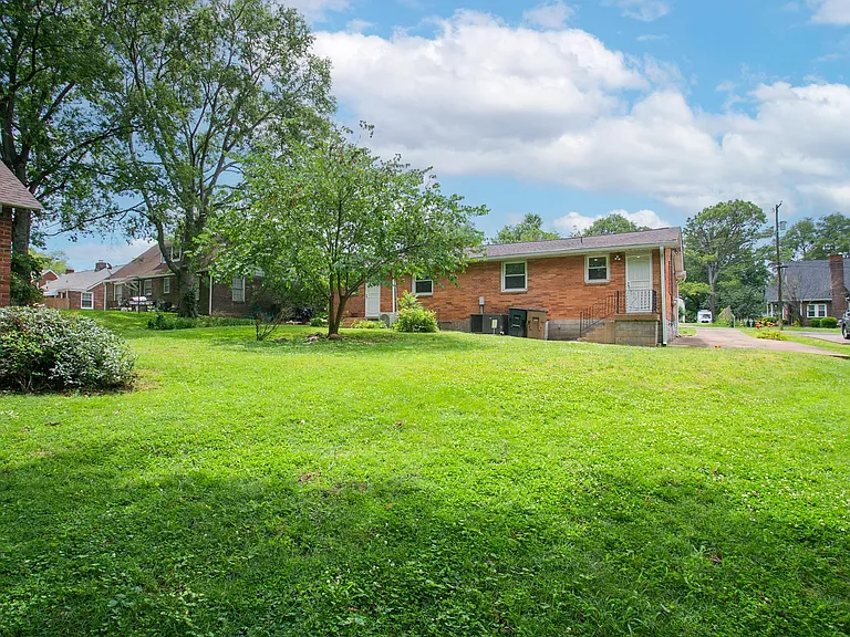 1003 Gwynn Dr #B — Photo 11