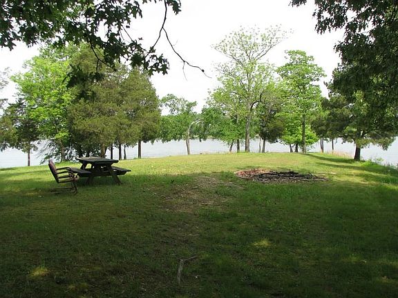 3rd image of 214 Campbell Ln