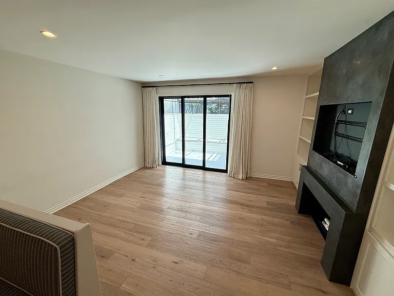 853 Larrabee St #6 — Photo 16