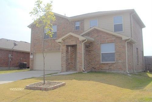 SPACIOUS HOME WITH OPEN FLOOR PLAN!