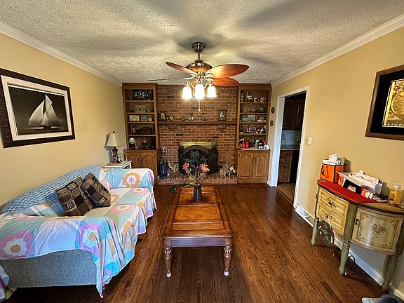 3rd image of 176 Franklin Pl