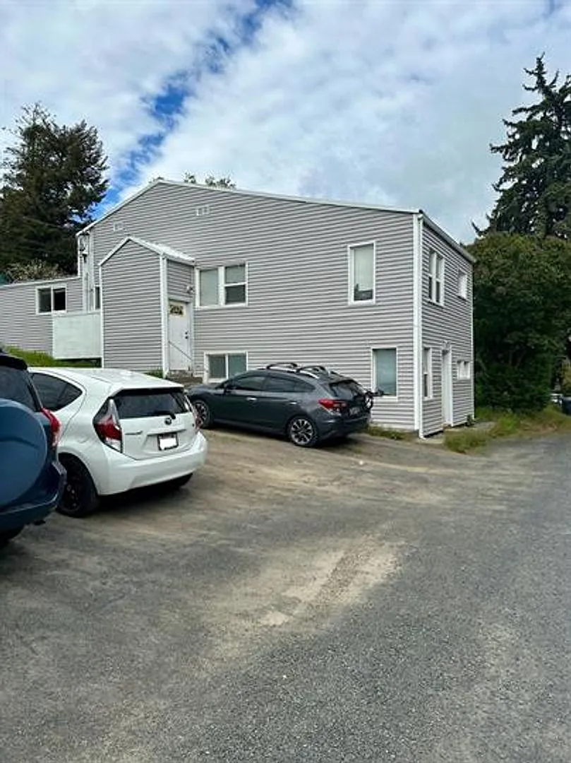 226 North Line Street — Photo 2