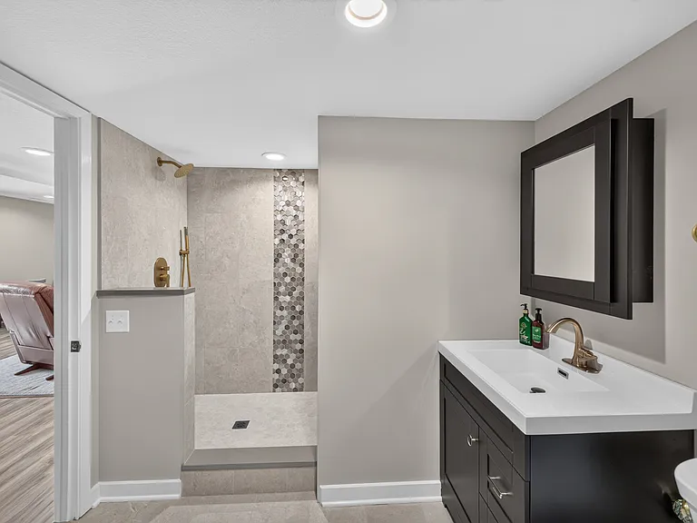 Postier Dr NW — Photo 3