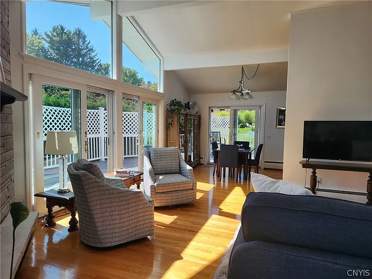2139 Terrace Ln S — Photo 12