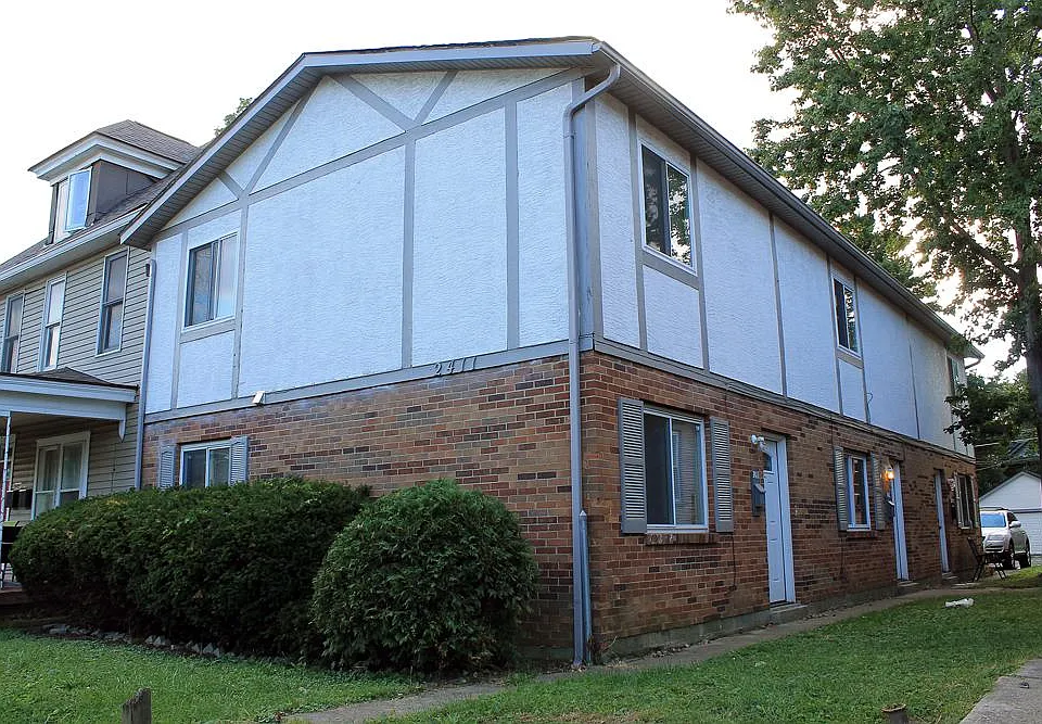 2415 Glenmawr Ave