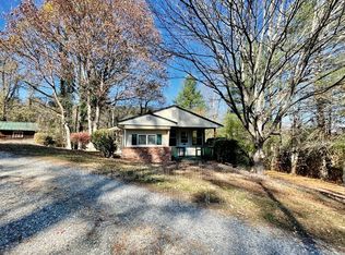 198 Horse Shoe Baptist Church Rd, Horse Shoe, NC 28742