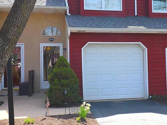 2nd image of 209 Fairfield Ct #209