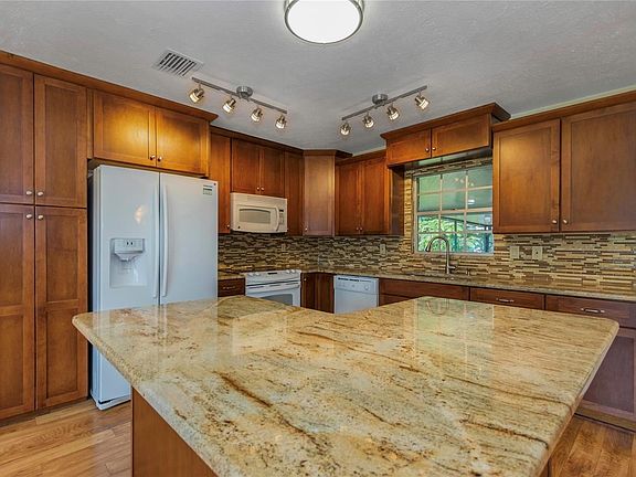 3rd image of 801 White Heron Blvd