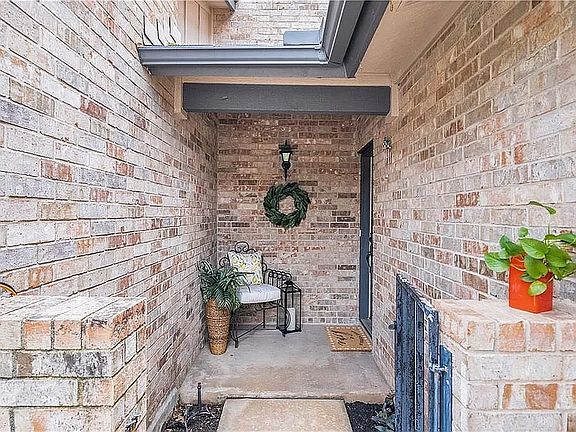 3rd image of 1081 Verbena Dr
