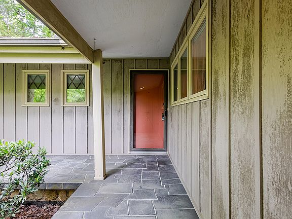 4th image of 106 Newcrest Ln