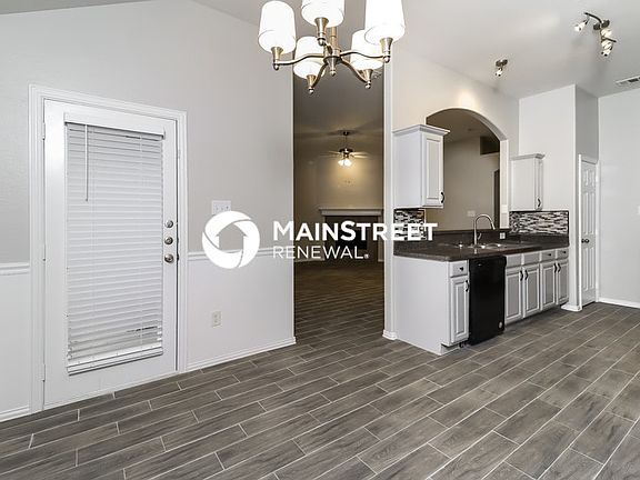 5th image of 541 Oakbrook Dr