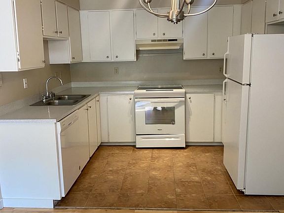 3rd image of 10335 SE 234th Pl APT B1