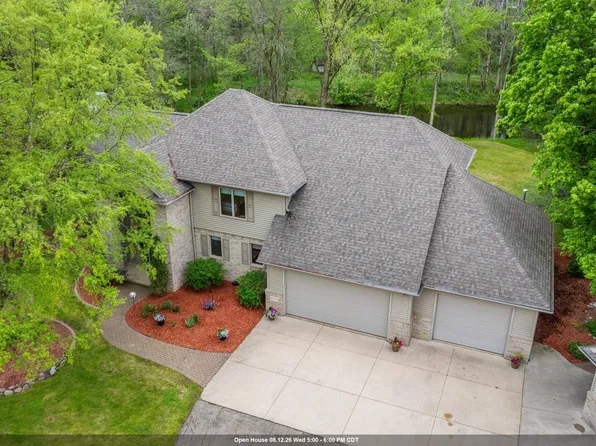 W8678 Hillview Rd, Hortonville, WI 54944