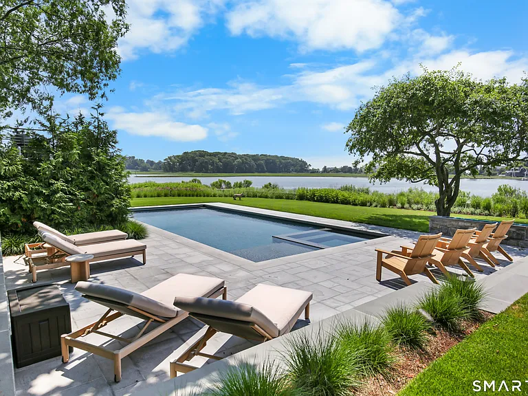 30 Edgewater Hillside — Photo 3