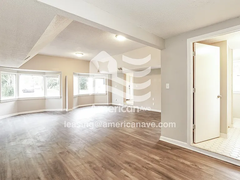 8075_003_living_room_14142245.jpg