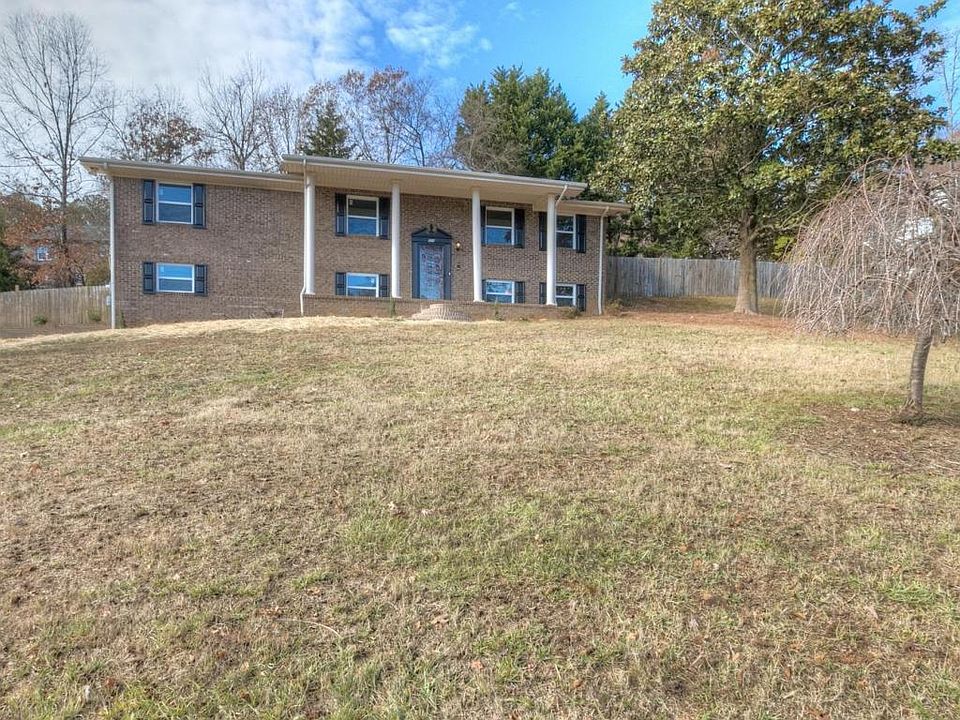 1st image of 224 Dailey Hill Cir