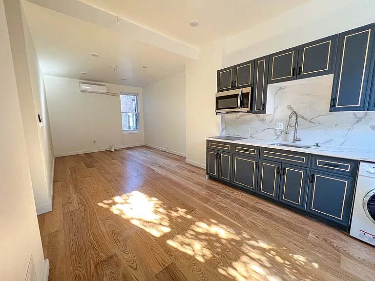 2129 Pine St #2F — Photo 1