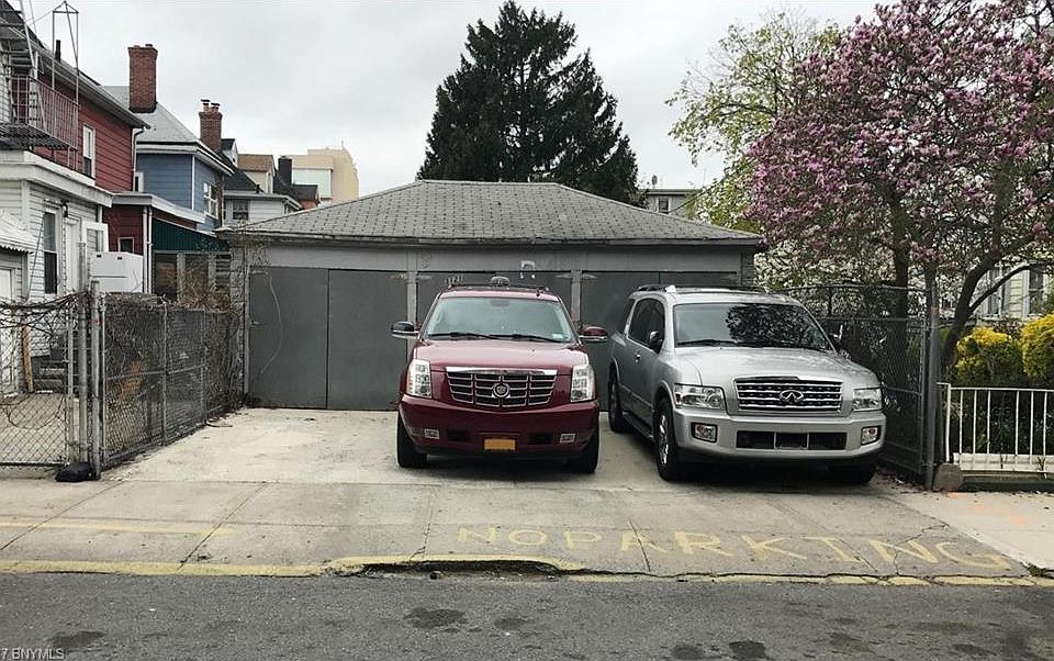 2nd image of 586 E 32nd St