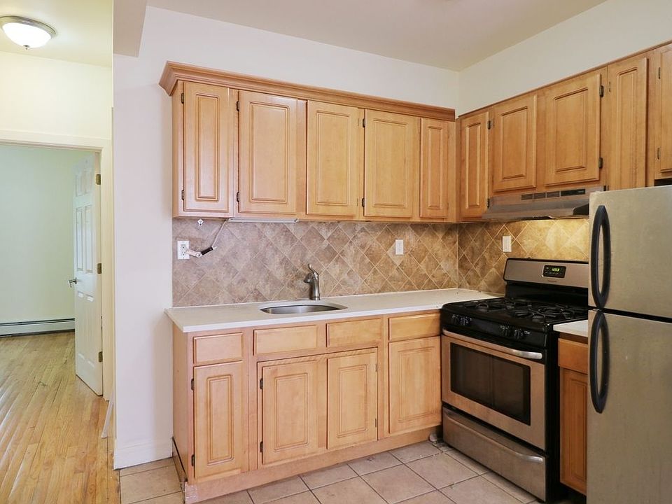 1st image of 8 Spencer Pl APT 3