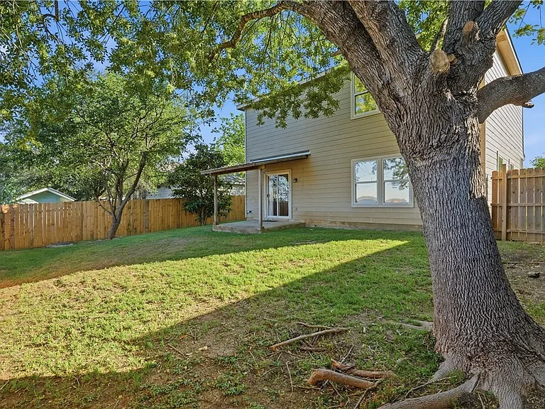 821 Benning — Photo 34