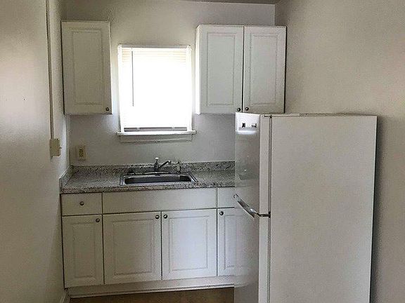 2nd image of 1029 W Washington St APT 4
