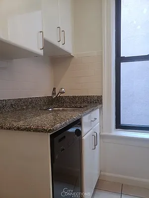 Rented by City Connections Realty | media 10