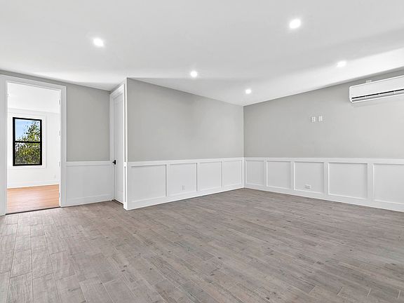 3rd image of 31-53 Steinway St Unit Penthouse 1
