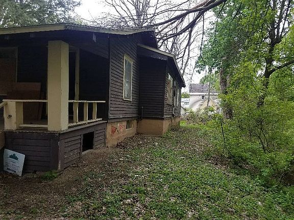 3rd image of 219 Crippen Ave