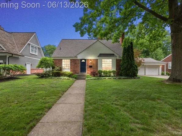 2260 W Lincoln Ave, Birmingham, MI 48009