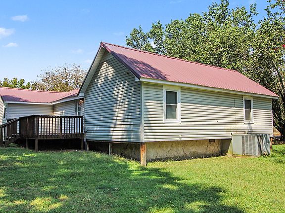 3rd image of 707 Gilbert Ln