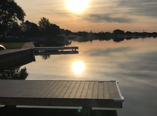 672 W Lakeshore Ct, Lincoln, NE 68528