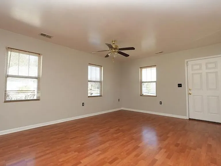 18007 Lynn Ln — Photo 2